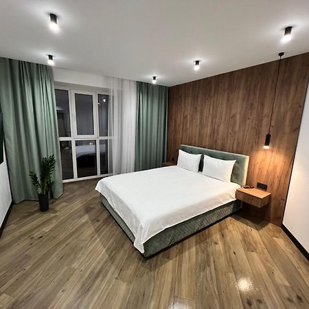 Люкс Апартаменти Район Автовокзалу В Жкарена Та Жк Great House Поблизу Обласноі Лікарні Rivne Exterior foto