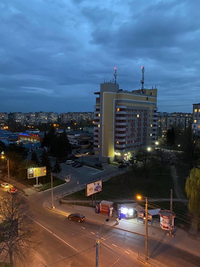 Люкс Апартаменти Район Автовокзалу В Жкарена Та Жк Great House Поблизу Обласноі Лікарні Rivne Exterior foto