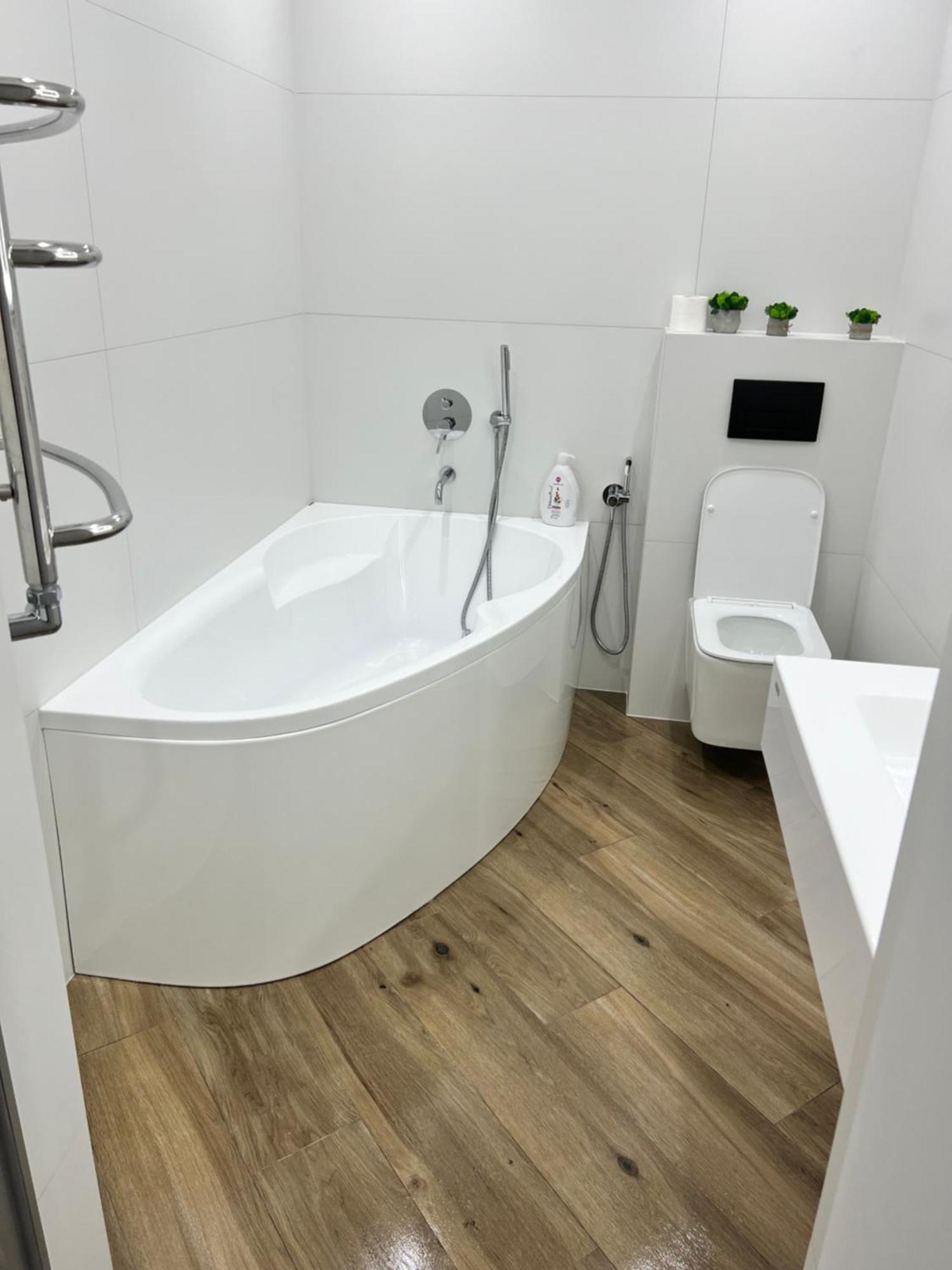 Люкс Апартаменти Район Автовокзалу В Жкарена Та Жк Great House Поблизу Обласноі Лікарні Rivne Exterior foto