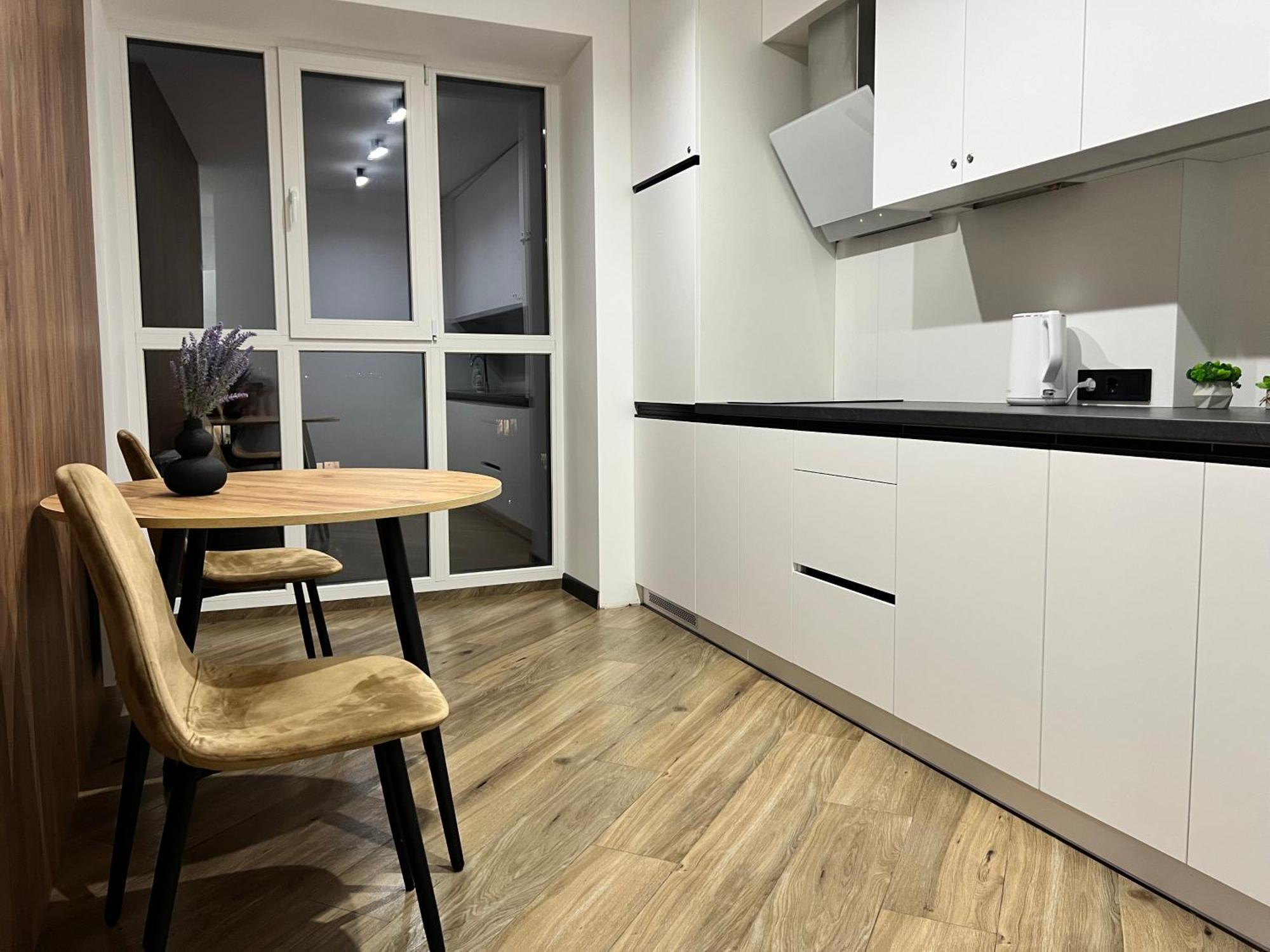Люкс Апартаменти Район Автовокзалу В Жкарена Та Жк Great House Поблизу Обласноі Лікарні Rivne Exterior foto