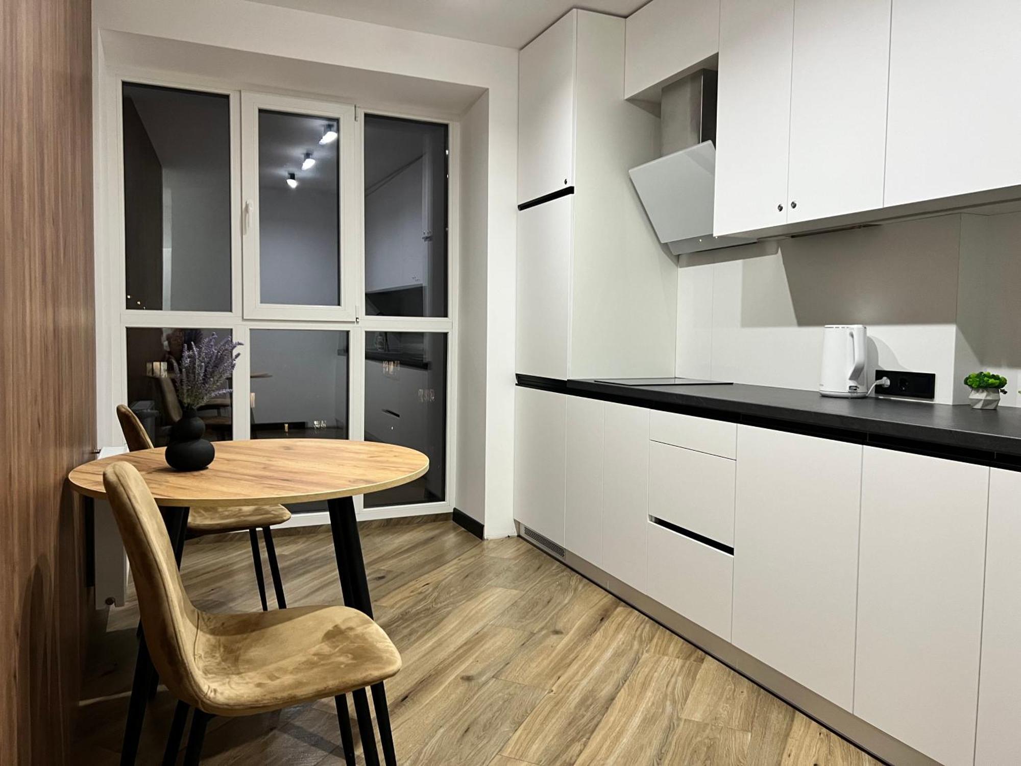 Люкс Апартаменти Район Автовокзалу В Жкарена Та Жк Great House Поблизу Обласноі Лікарні Rivne Exterior foto
