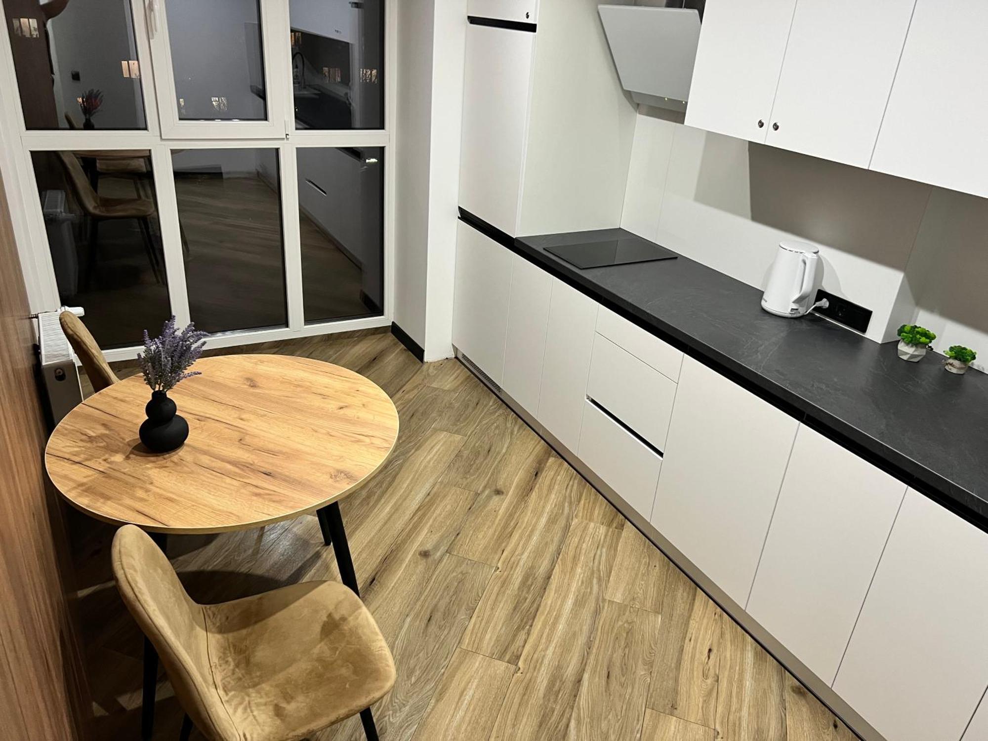 Люкс Апартаменти Район Автовокзалу В Жкарена Та Жк Great House Поблизу Обласноі Лікарні Rivne Exterior foto